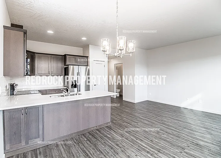 323 S Woodlawn Ln — Photo 12