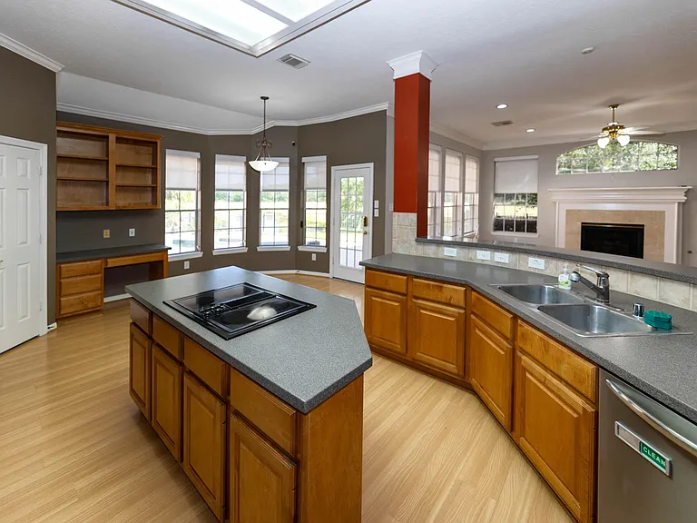 2435 Thorndon Park Ct — Photo 14
