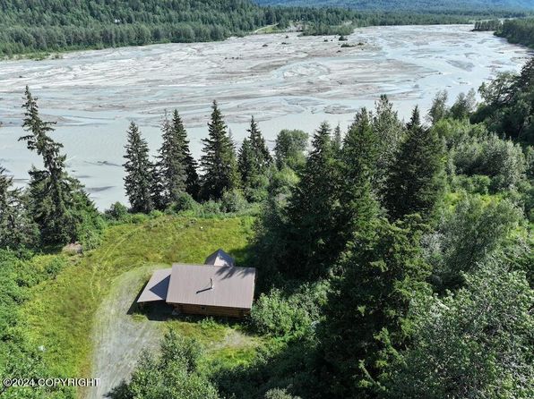 344 Eagle Bluff Dr, Haines, AK 99827
