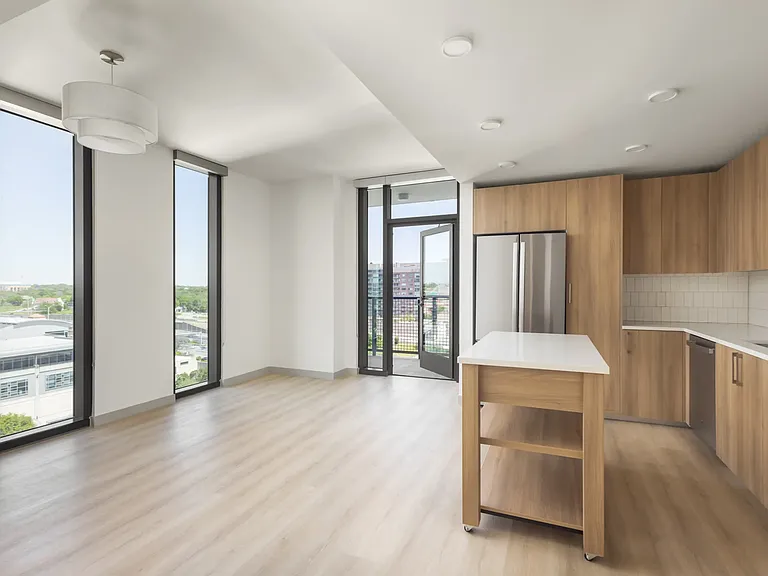 649 Sabine St #808 — Photo 2