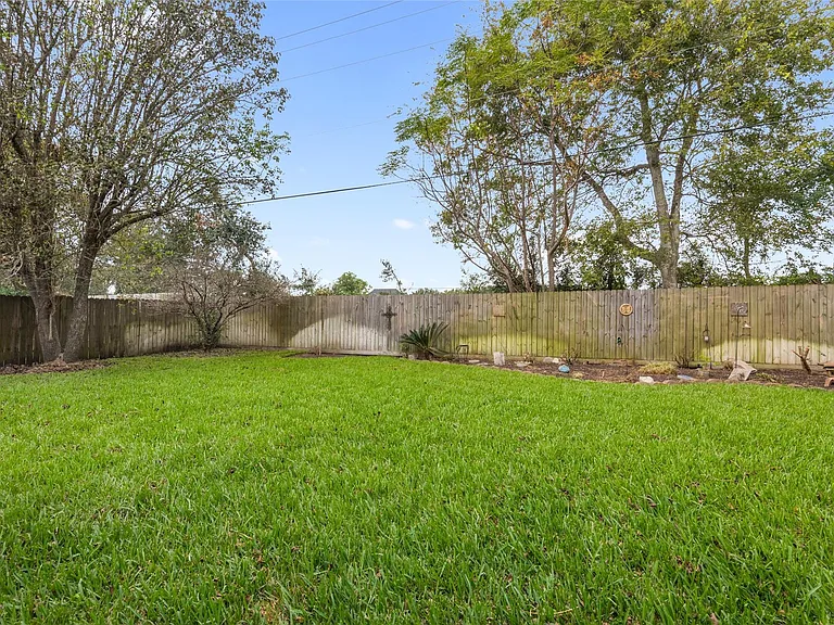 105 Sweetgum St — Photo 26