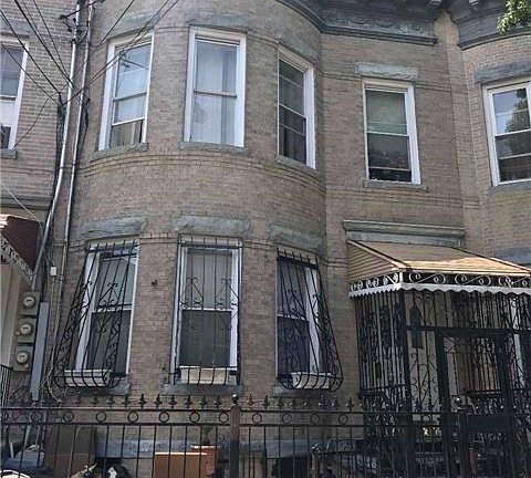 5th image of 82 Sheridan Ave