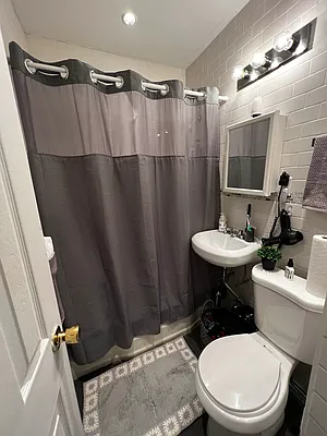 Rented by Salon Realty Corp | media 11