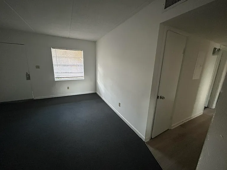 Pine Ridge Apartments at Shalimar — Photo 8