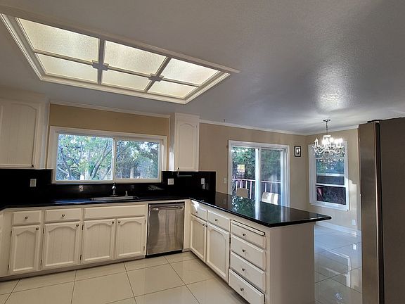 4th image of 44699 Parkmeadow Dr