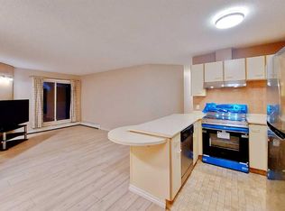 2722 S Edenwold Hts NW #22, Calgary, AB T3A3Y5