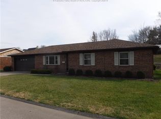 219 Sunset Dr, Hurricane, WV 25526