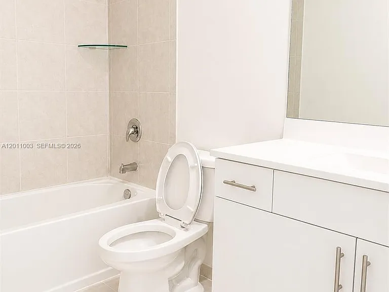 925 NE 211th St #925 — Photo 10