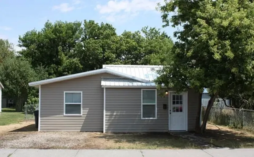 1078 Blaine Ave — Photo 1