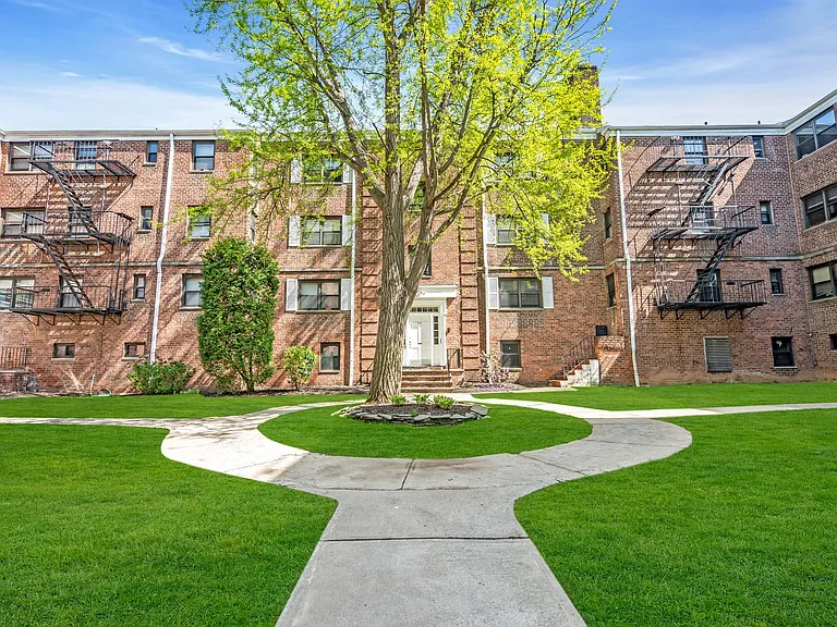 Palisades Manor Apartments — Photo 9