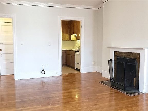 4th image of 924 Beacon St APT 6