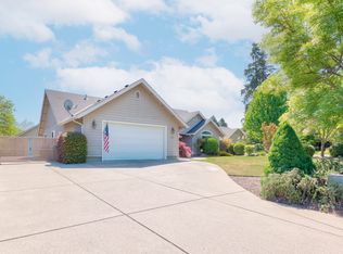 1717 Leonard Rd, Grants Pass, OR 97527