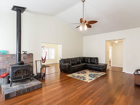 4th image of 37161 Newlands St