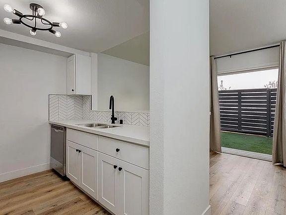 2nd image of 831 S Flower St #4