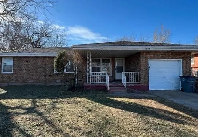 3 bed, 1082 sqft, $1,100 — Photo 1