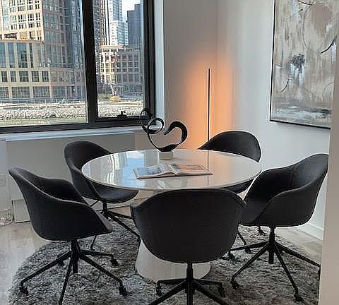 4th image of 87 Commercial St #413