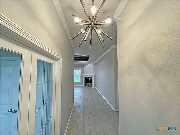 4th image of 718 Eagle Crest Dr