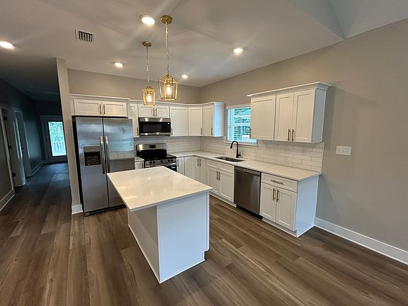 4th image of 206 Mignionette Ave