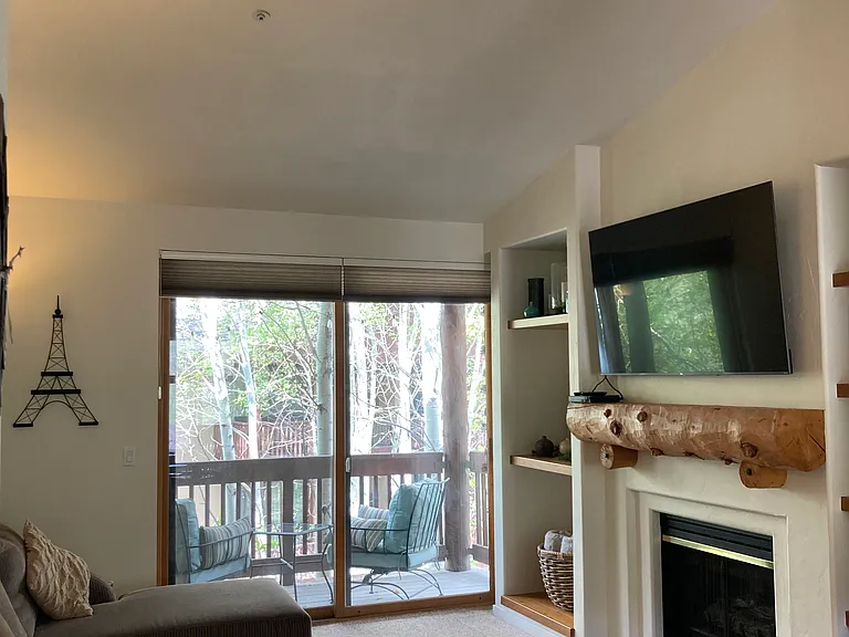 1600 Pinebrook Blvd #F9 — Photo 2