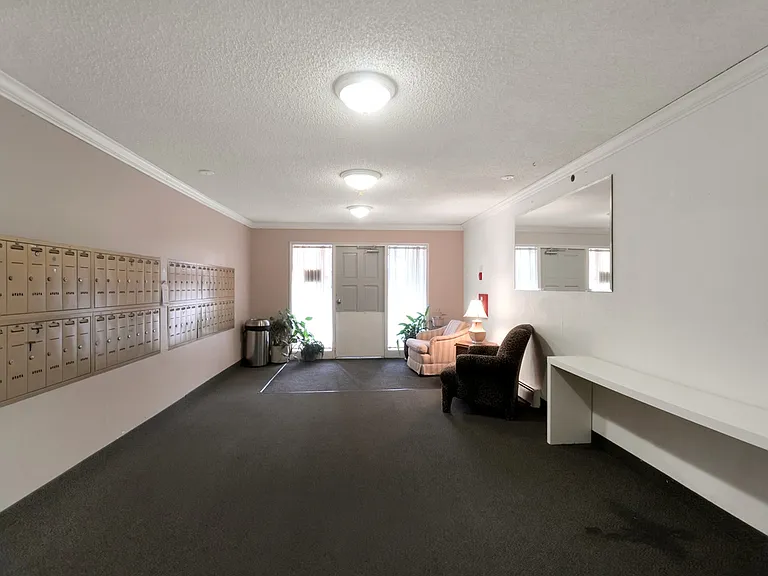 820 Craigflower Rd #204 — Photo 8