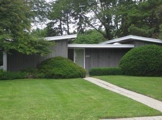 1600 W Downer Pl, Aurora, IL 60506