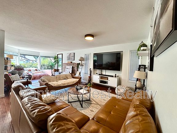 3rd image of 652 Southwind Dr