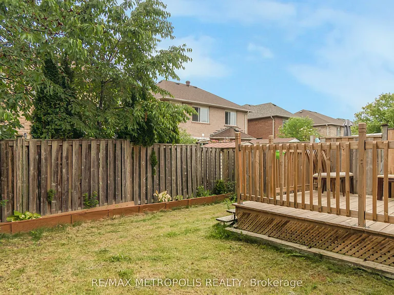 2420 Baintree Cres — Photo 38