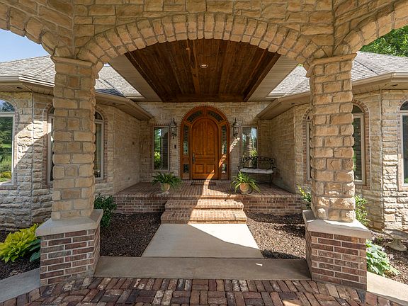 2nd image of 410 S Oaks Drive