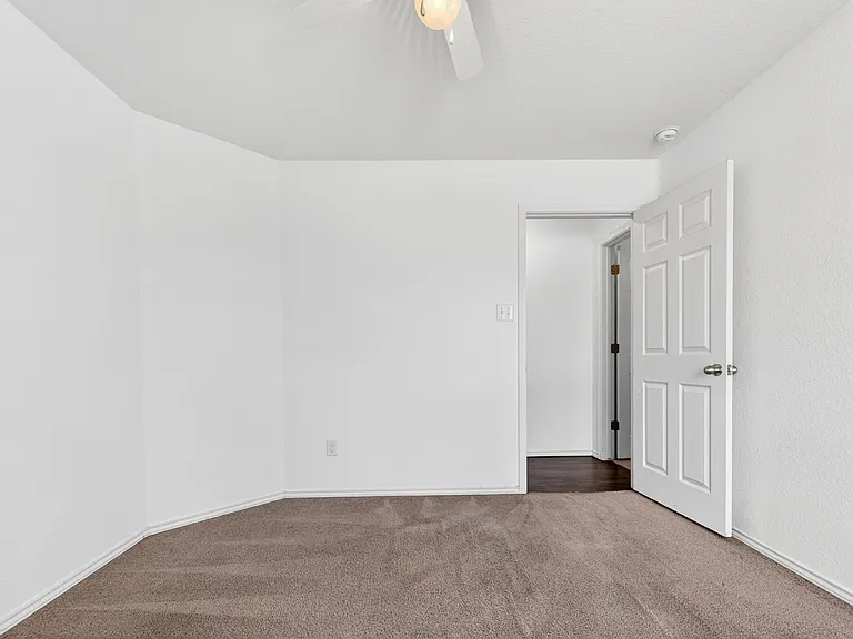 403 Chrislyn St — Photo 19