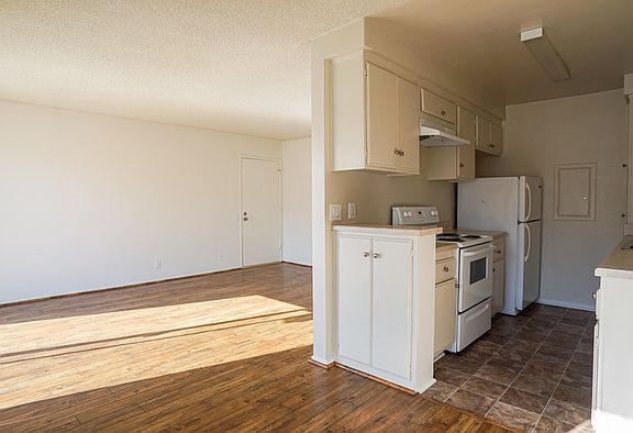 2nd image of 1552 Armacost Ave APT 6
