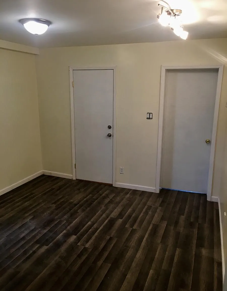 3 bed, 1100 sqft, $2,300 — Photo 4