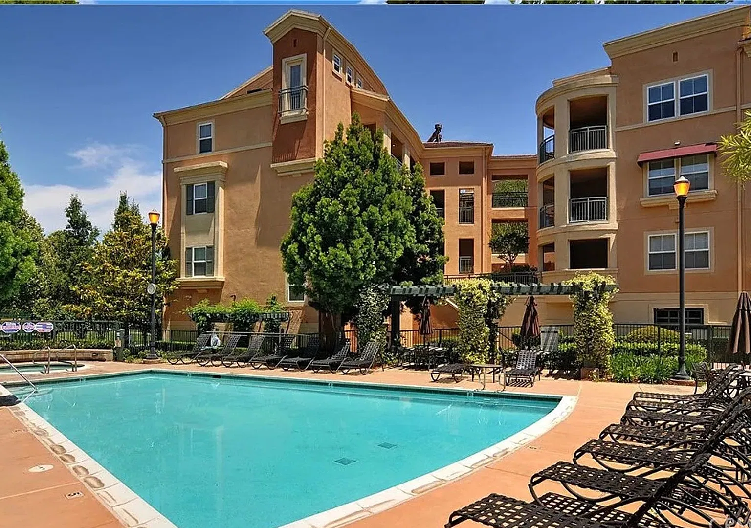 2BD/2BA - Mid Town Plaza Condo Near Downtown San Jose with Pool and Spa — Photo 4