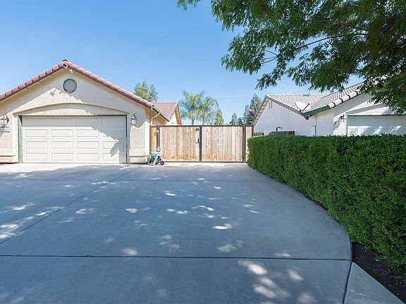 2nd image of 2528 W Buena Vista Ave