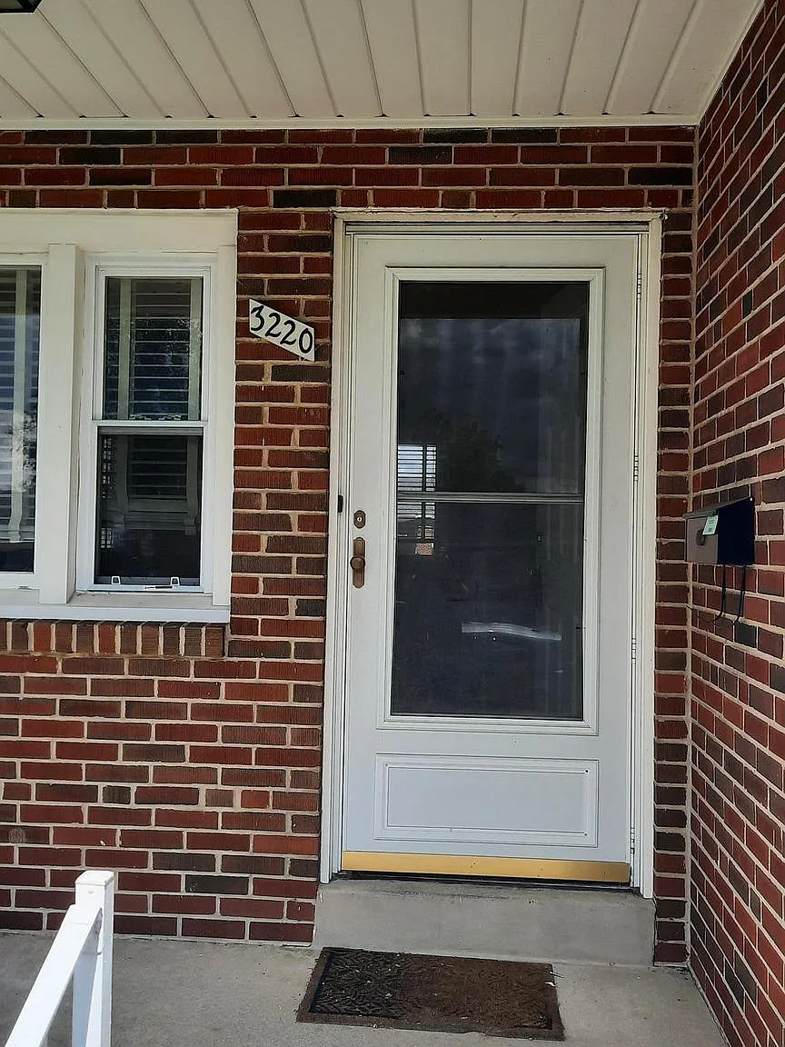 3 bed, 980 sqft, $1,595 — Photo 2