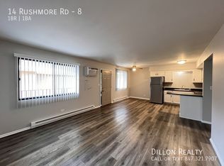 14 Rushmore Rd APT 8, Fox Lake, IL 60020