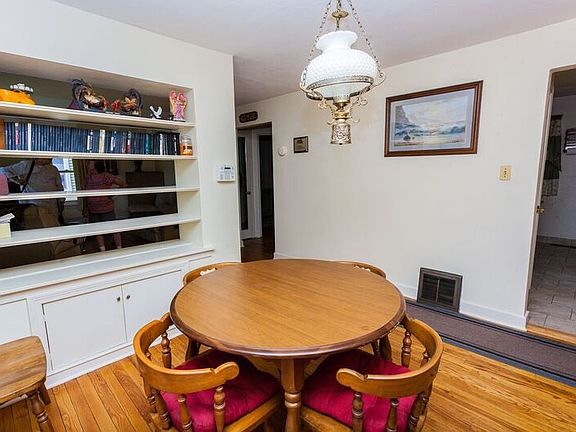2nd image of 810 Merrill Ave