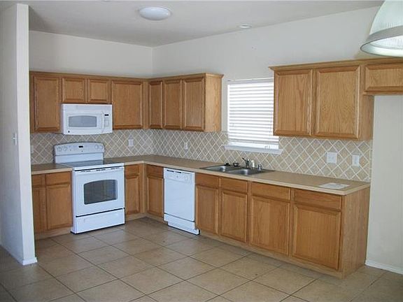 4th image of 2049 Meadow Park Dr