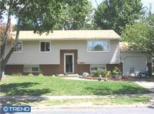 206 Hobart Dr, Laurel Springs, NJ 08021