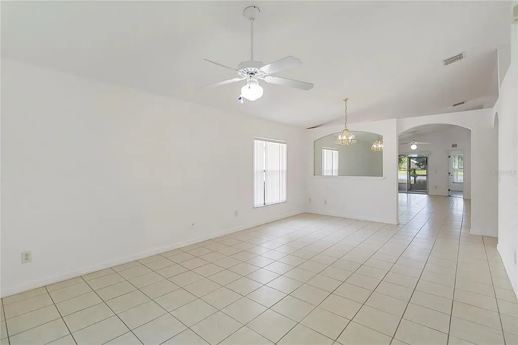 4 bed, 2.0 bath, 1875 sqft, $2,650 — Photo 2