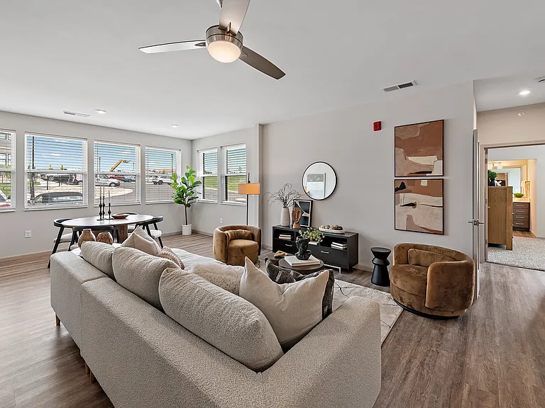 19Nineteen Promenade — Photo 211
