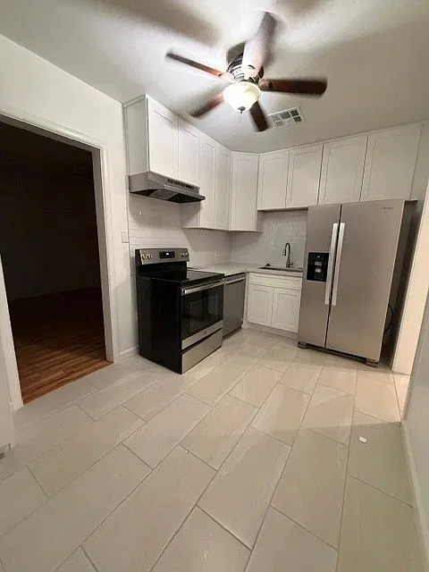 2 bed, 900 sqft, $1,875 — Photo 2