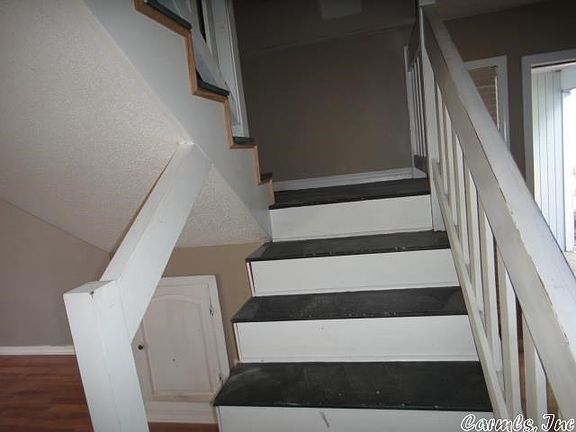 4th image of 101 Oriole St