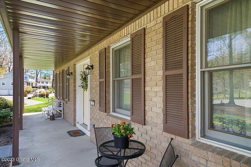 3rd image of 2 Lakewood Meadows Court