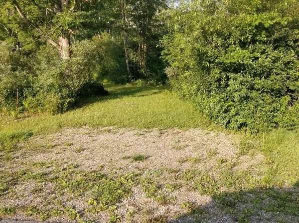 647 Wren Cir, Rock Creek, OH 44084