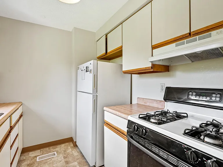 2851 Dolores Dr — Photo 9