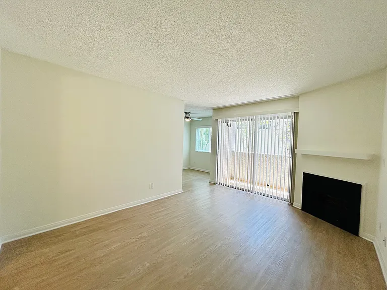 10520 National Blvd — Photo 24