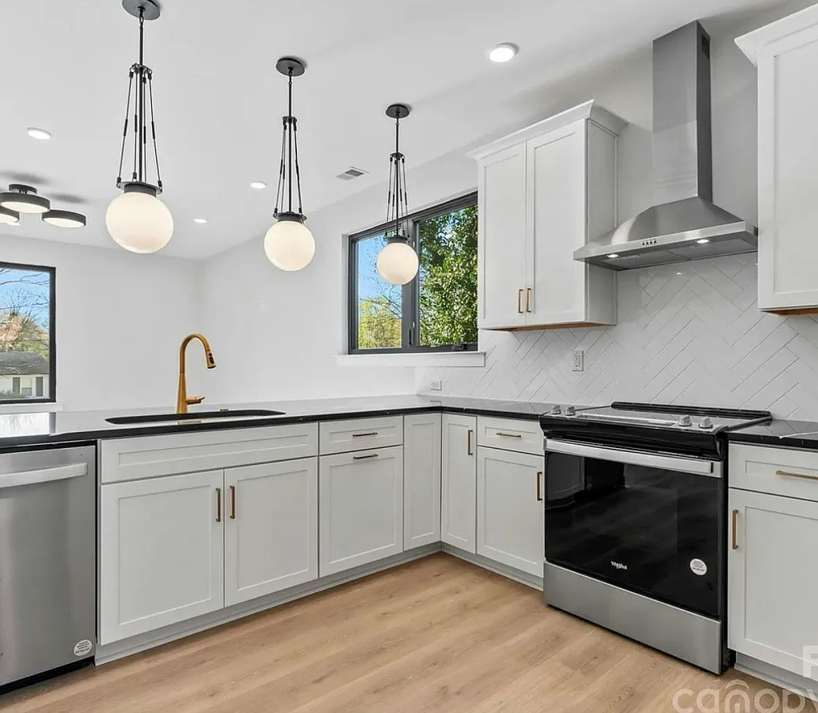 3433 Byrnes St — Photo 2