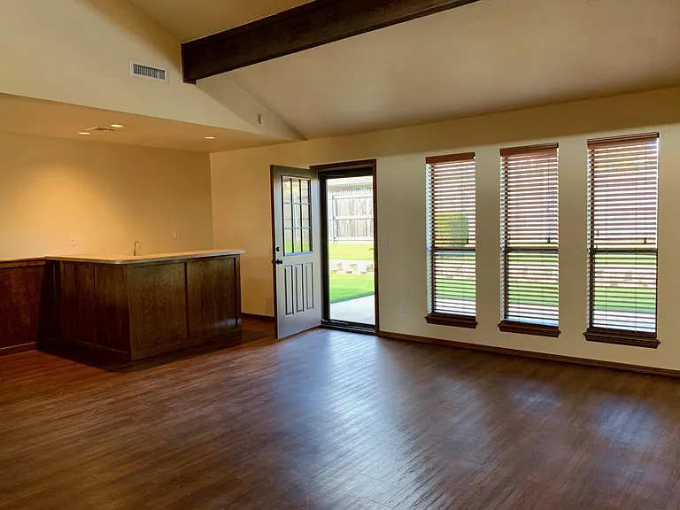 1419 Pickford Ln — Photo 13
