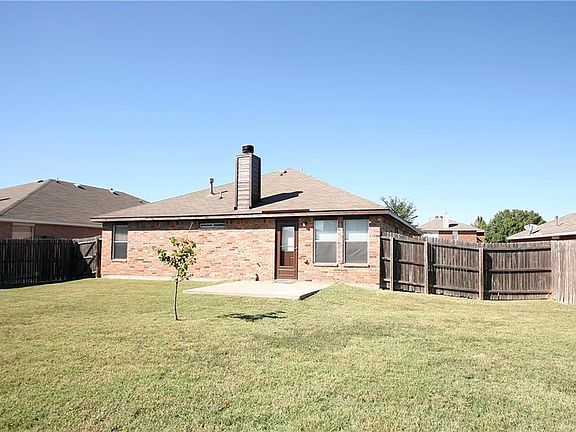 4th image of 1946 Livingston Ln