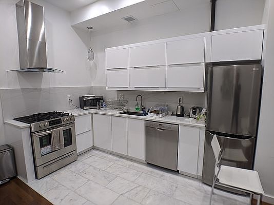 5th image of 526 W 46th St #1R